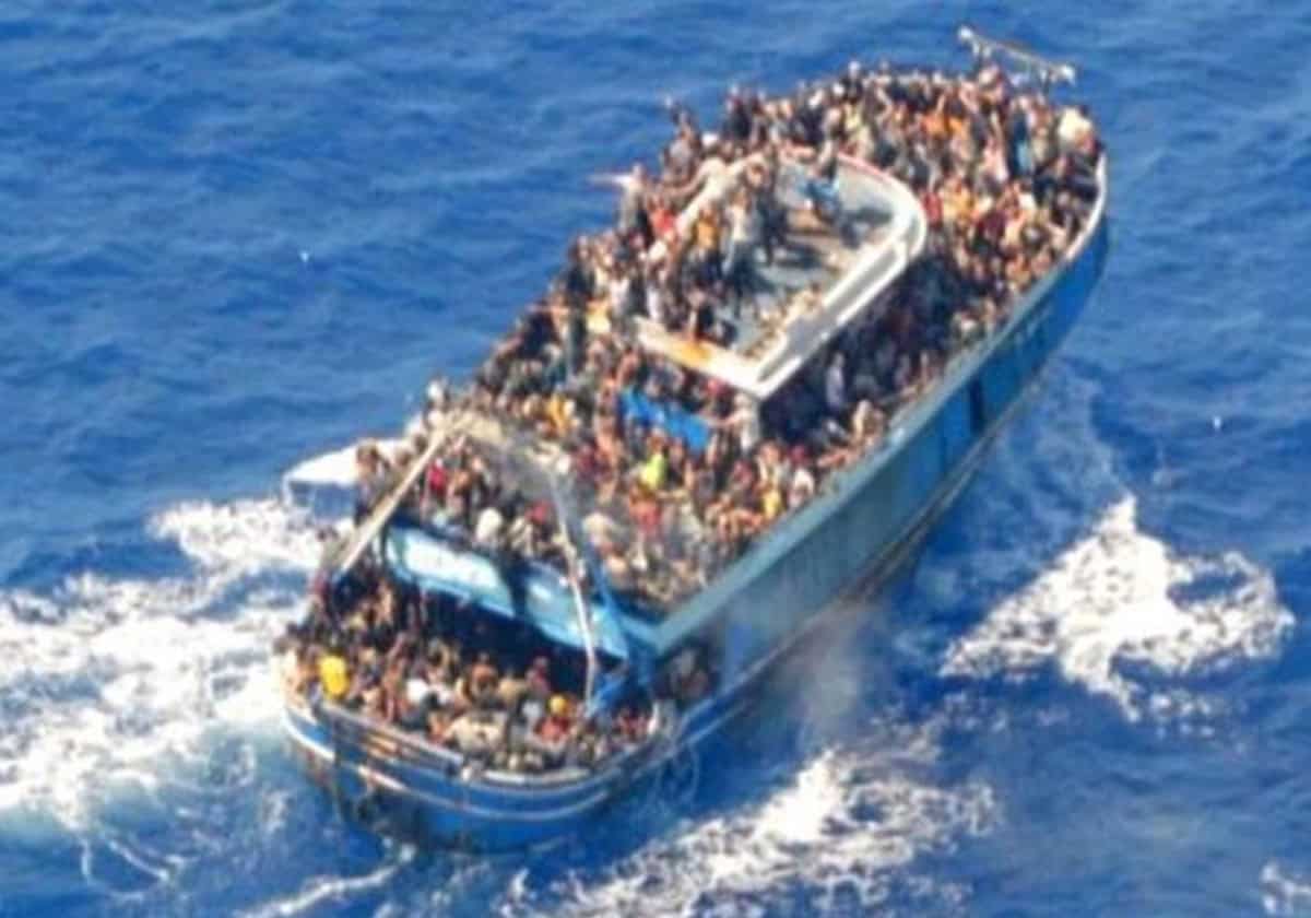 كل ما تريد معرفته عن فاجعة غرق سفينة اليونان.. مفاجآت مدوية وتفاصيل مؤلمة كل ما تريد معرفته عن فاجعة غرق سفينة اليونان.. مفاجآت مدوية وتفاصيل مؤلمة