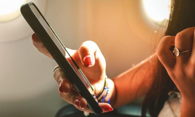 من المهم للغاية استخدام خاصية وضع الطيران أثناء السفر