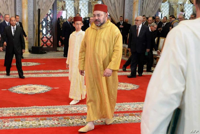 صحيفة إسبانية تكشف ديانة للا سلمى وتتساءل: ماذا سيحدث لو مات محمد السادس؟ محمد السادس