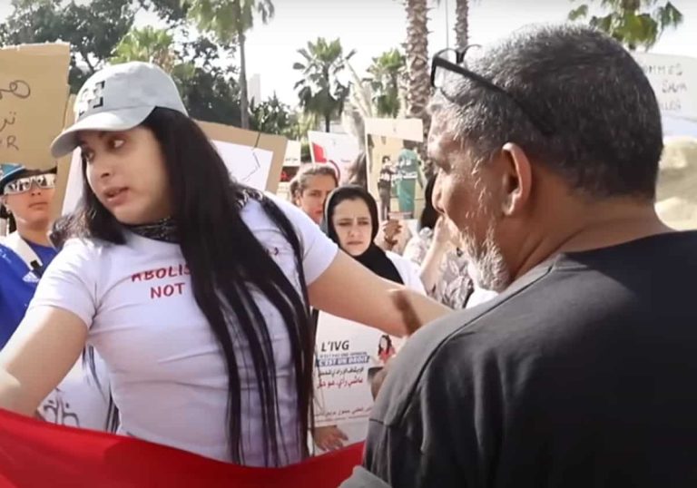 "هذه بلاد أمير المؤمنين".. مغربية مثلية الجنس تحدث فوضى في المغرب