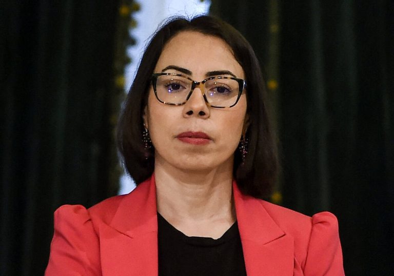 بعد وضعها في قائمة المتآمرين.. نادية عكاشة تتوعد قيس سعيد بإعلام التونسيين من هو الخائن! نادية عكاشة watanserb.com
