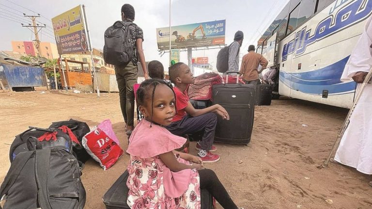 مصر تحرم النازحين السودانيين من دخول أراضيها إلا بشرط والسبب صادم نزوح السودانيين لمصر