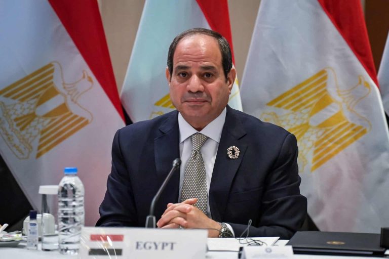 “مسألة وقت فقط”.. أكاديمي سعودي يكشف عن ترتيبات لثورة مفاجئة في الإمارات وتعيين الأجدر في الحكم عبد الفتاح السيسي