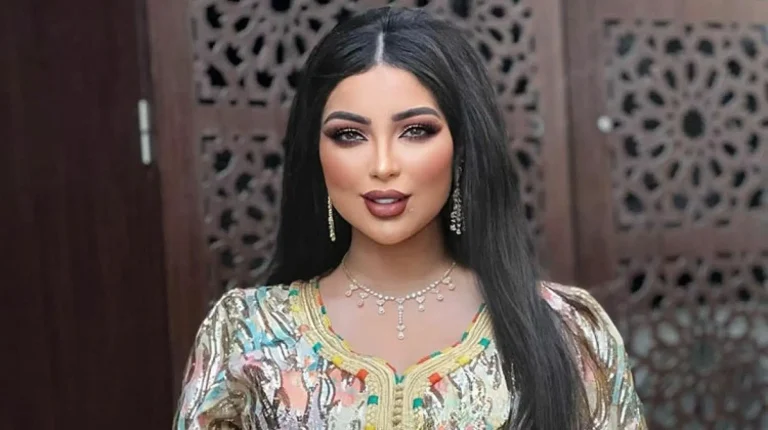 دنيا بطمة تواصل الإثارة بـ”الهوت شورت” وشعر ميريام فارس (فيديو) دنيا بطمة تواصل الإثارة بـ"الهوت شورت" وشعر ميريام فارس (فيديو)