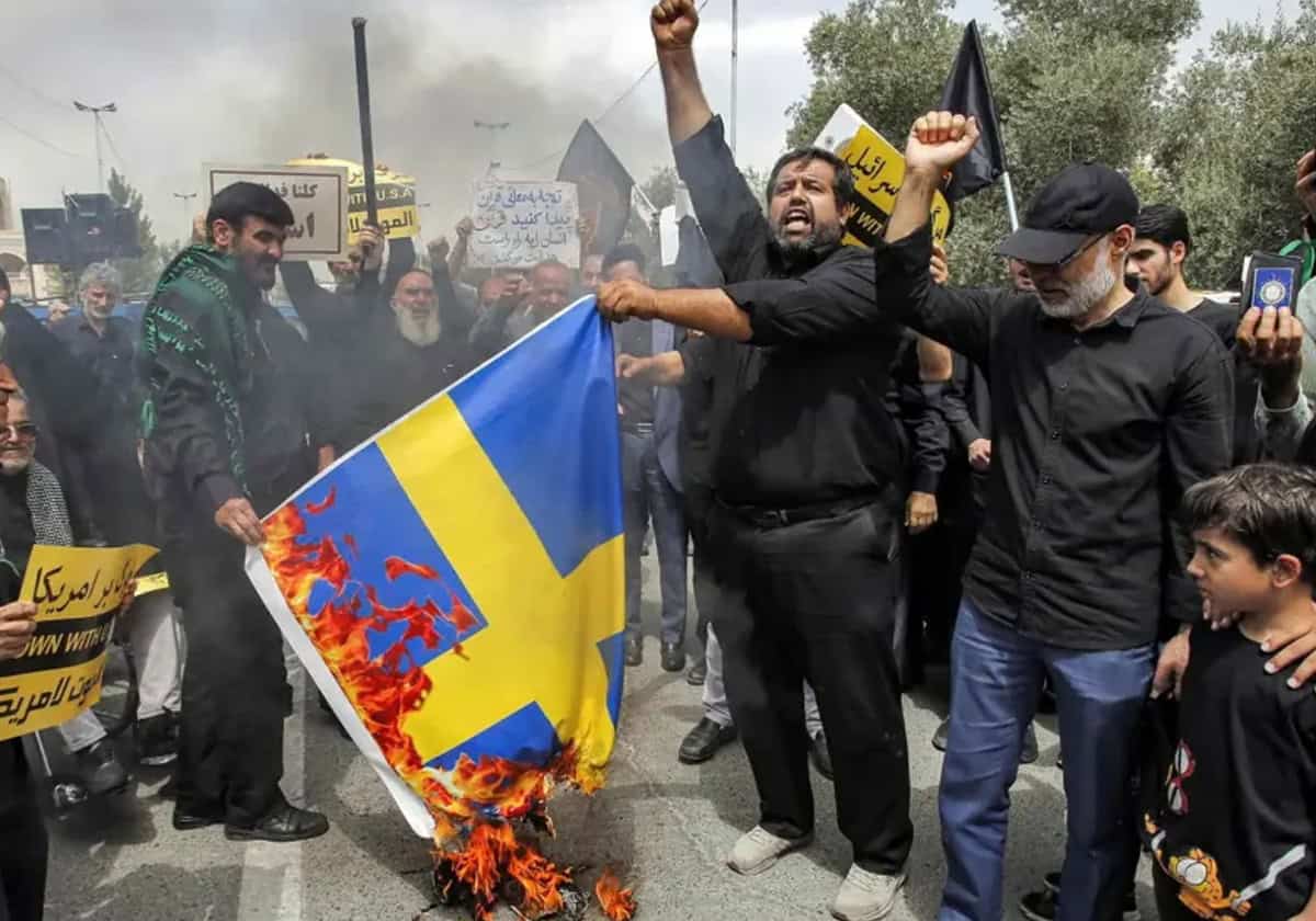 متطرفون يحرقون المصحف في الدنمارك