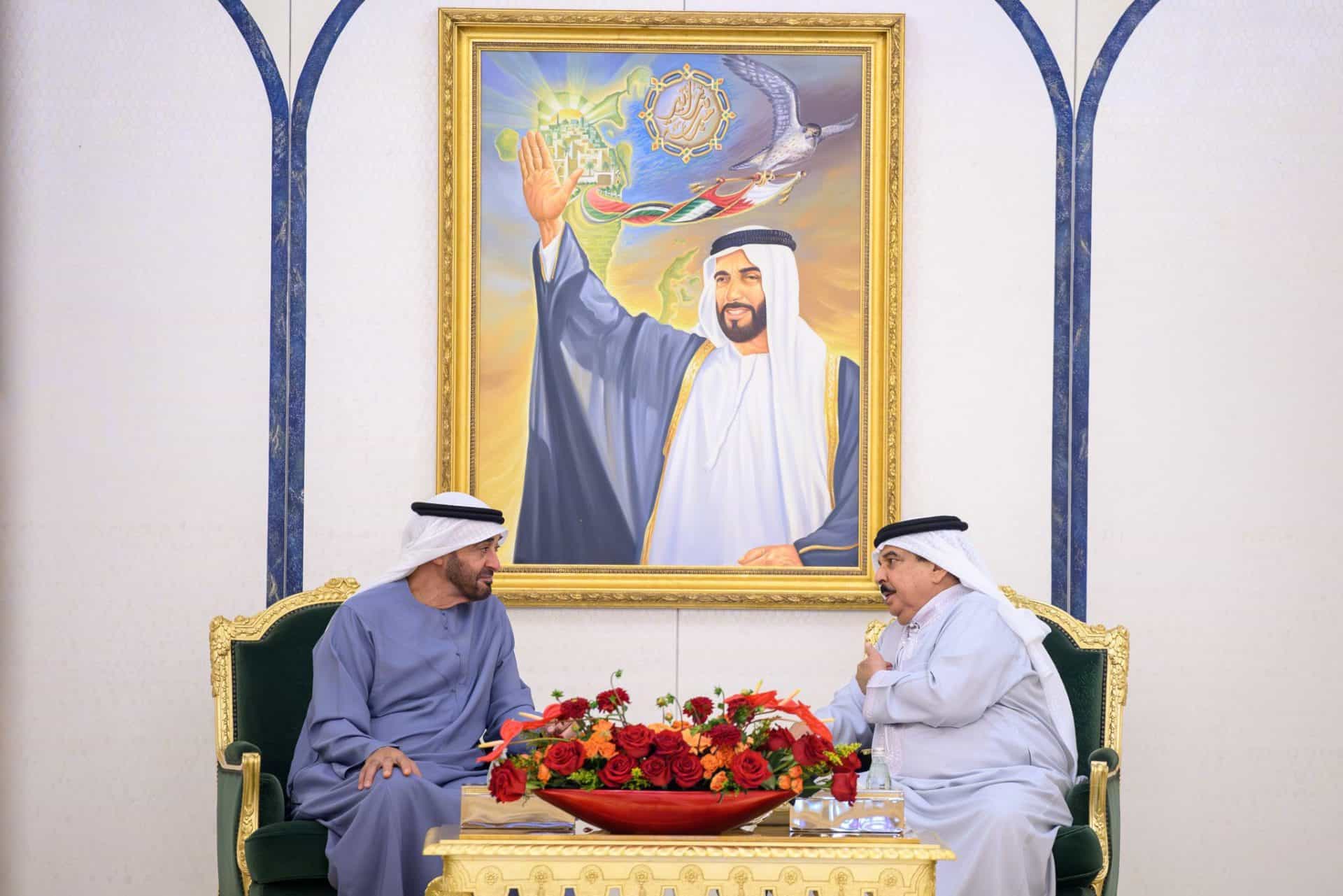 ملك البحرين يعزي محمد بن زايد