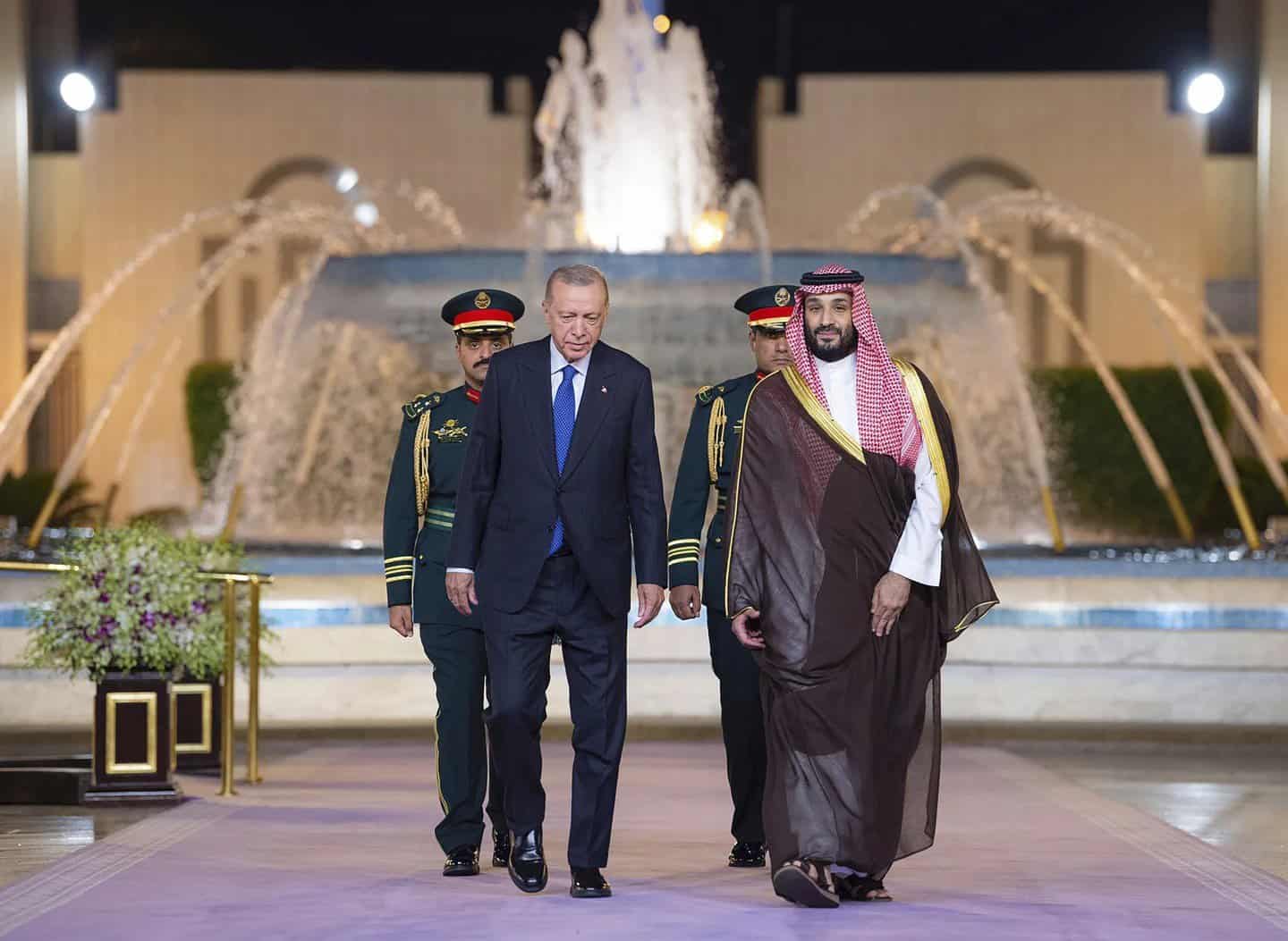  أردوغان يصل الى جدة 