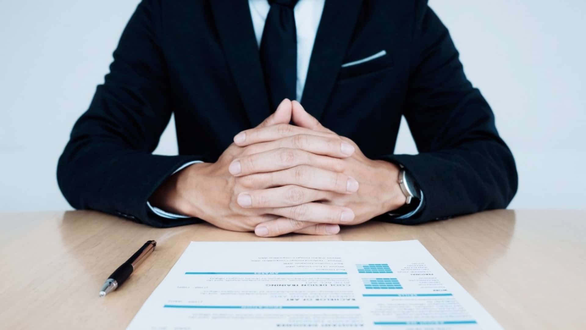 عند إجراء مقابلات عمل مطولة، خذ وقتًا لتقييم الفرصة بناءً على أهدافك الشخصية والمهنية