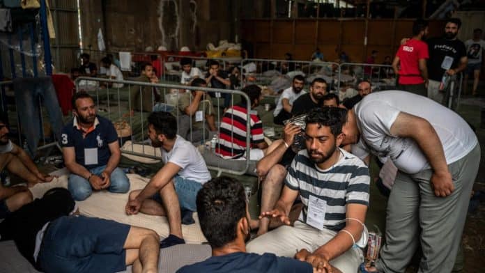 فاجعة غرق سفينة المهاجرين باليونان