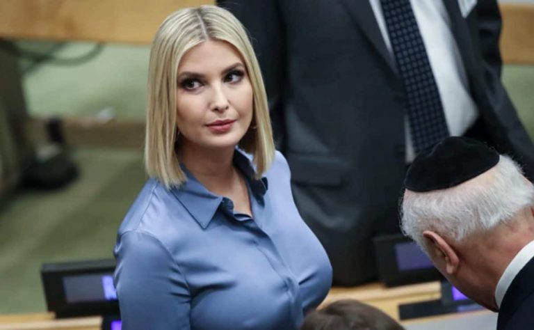 مسؤول سابق يكشف كيف تخيل "ترامب" ممارسة الجنس مع ابنته إيفانكا وكيف وصف ثديها!