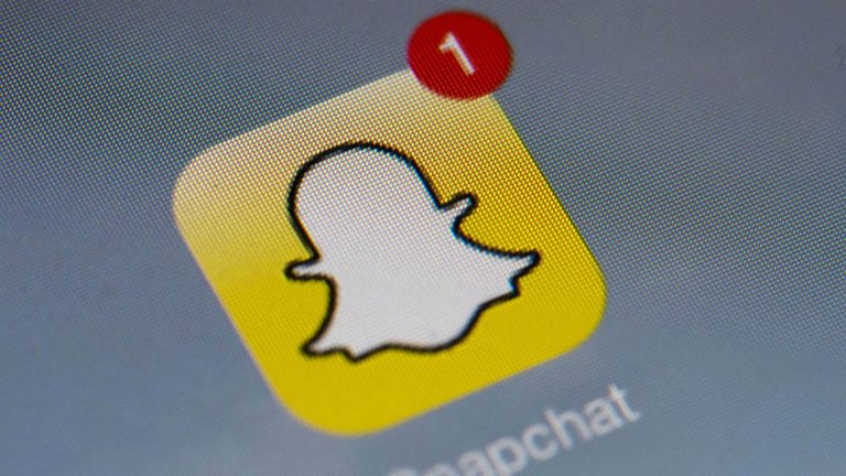 تقرير مثير عن مراقبة السعودية وتحقيقها مع مؤثرين على سناب شات “لم يطبّلوا” لولي العهد! السعودية تستجوب مؤثرين على سناب شات لم ينشروا ما يكفي عن محمد بن سلمان
