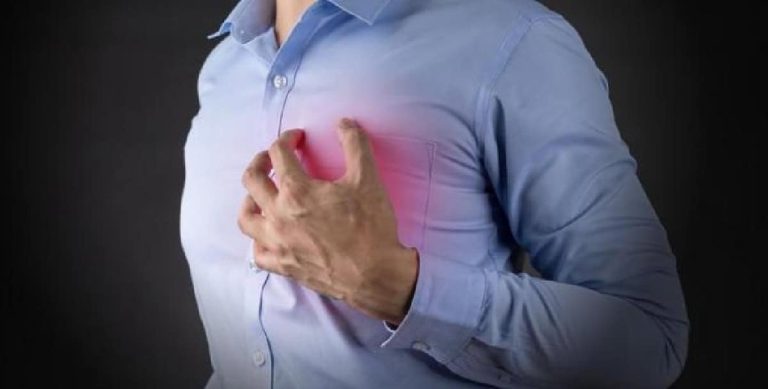 فاكهة حمراء مقرمشة تقلل من التوتر وتحسن صحة القلب والنوم المحافظة على صحة القلب