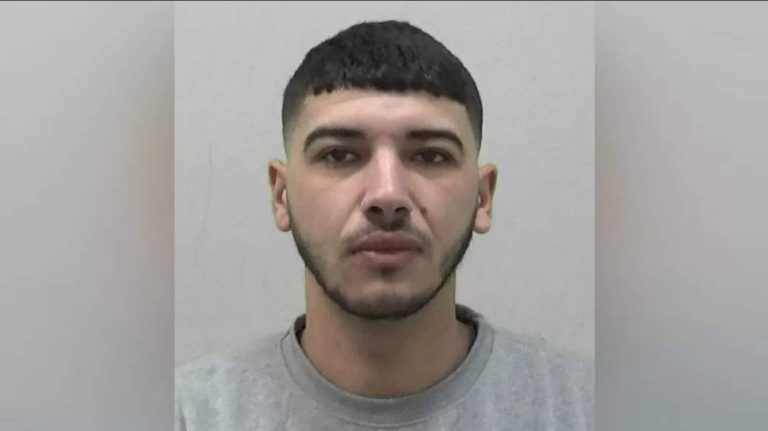 المهاجر الجزائري مروان درويش