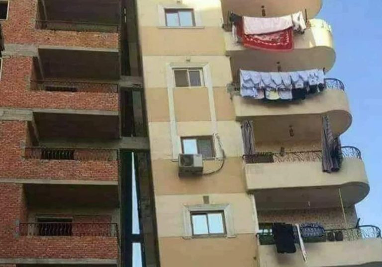 فيديو مؤلم يلخص مأساة انهيار بناية سكنية مرتفعة في مصر
