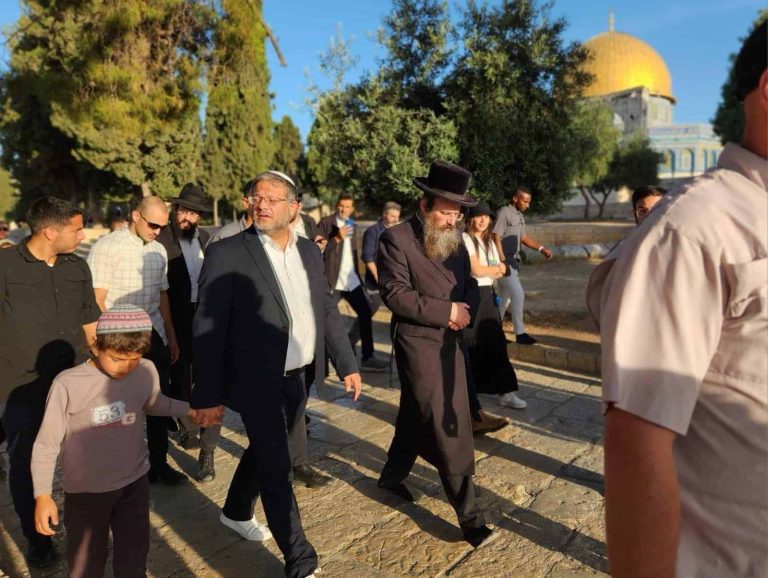 ايتمار بن غفير يقود اقتحام المستوطنين للمسجد الأقصى المبارك