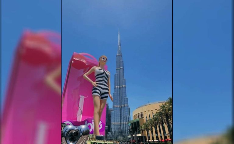 باربي عارية أمام برج خليفة في دبي.. حقيقة فيديو العرض الترويجي للفيلم