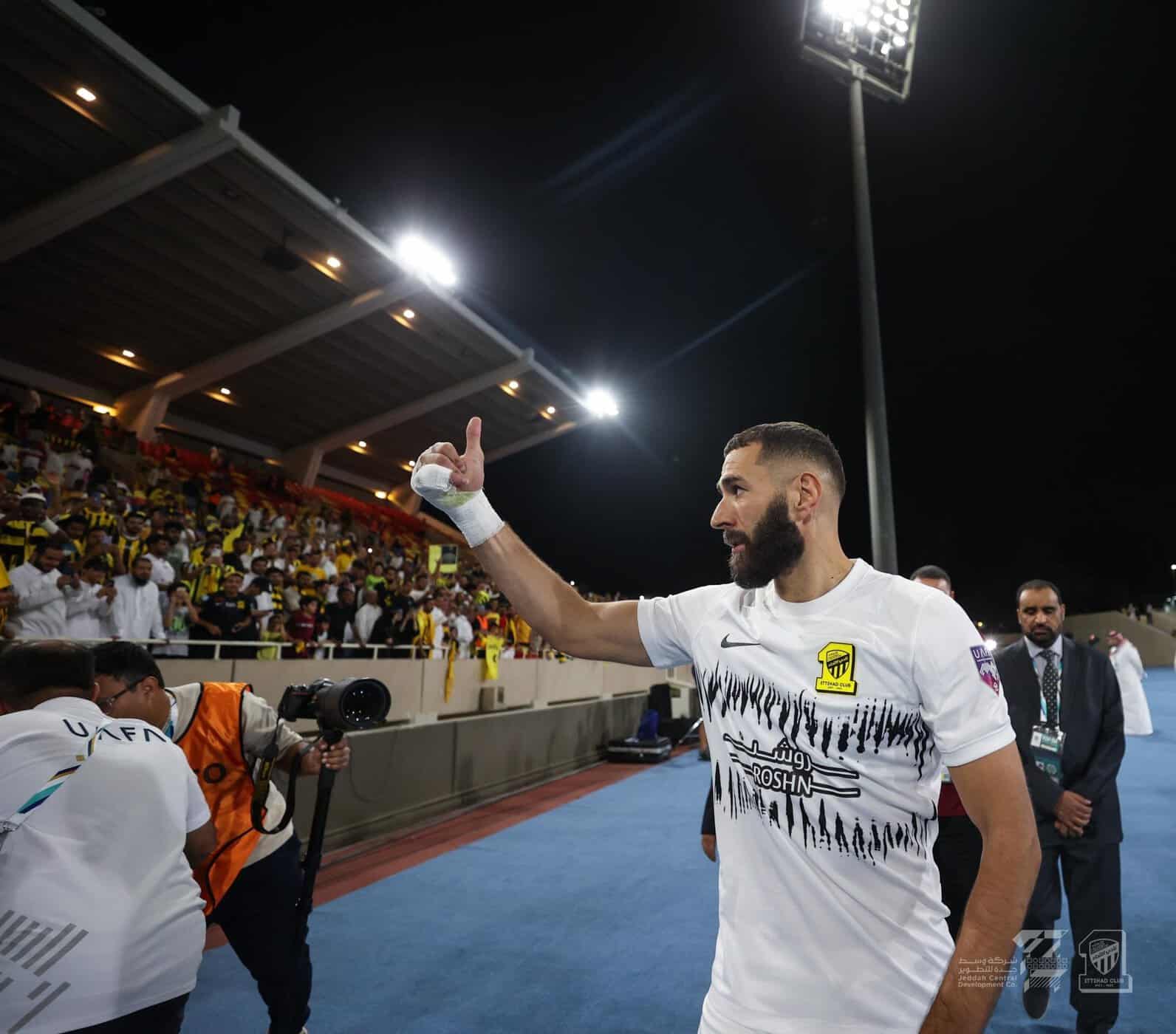 بنزيما لاعب الاتحاد السعودي