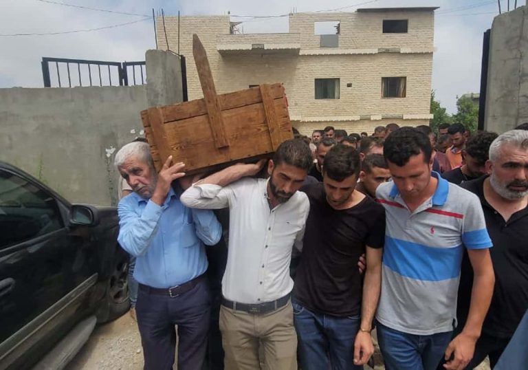 لحظة دفن الطفلة لين ضحية الاغتصاب وفيديو مؤثر لوالدها المكلوم