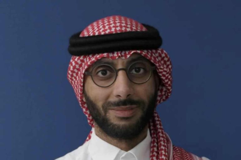 كاتب كويتي يهاجم الجزائريين المقيمين في فرنسا: “جميعهم إرهابيين ما لم يثبت العكس”! هجوم جاسم الجريد على الجزائريين في فرنسا