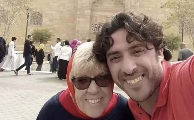 جدة بريطانية تكشف سبب انفصالها عن شاب مصري