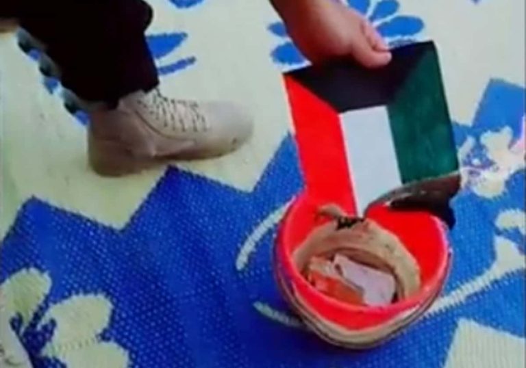 فيديو حرق علم الكويت.. تسبب بأزمة للسيسي وتم استدعاء السفير المصري فيديو حرق علم الكويت.. تسبب بأزمة للسيسي وتم استدعاء السفير المصري