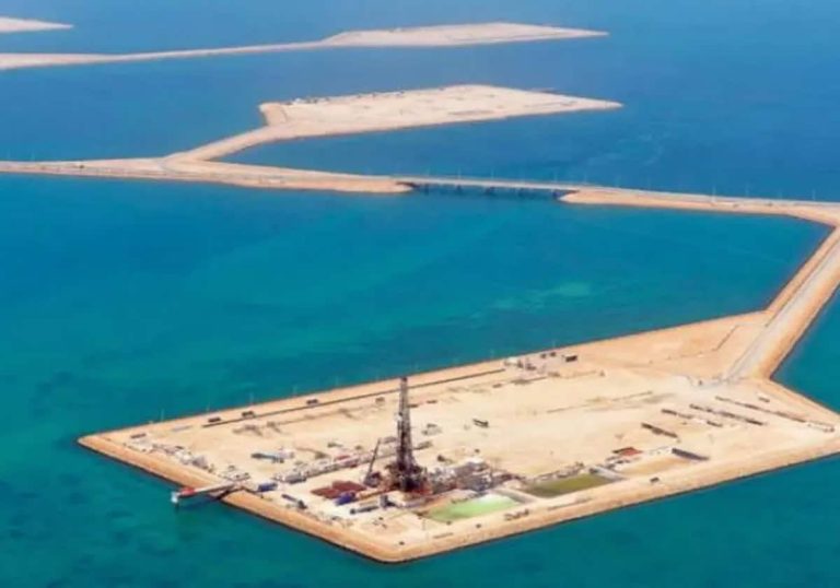 وزير النفط الكويتي يحذر إيران بشأن نواياها تجاه حقل الدرة البحري وزير النفط الكويتي يحذر إيران بشأن نواياها تجاه حقل الدرة البحري