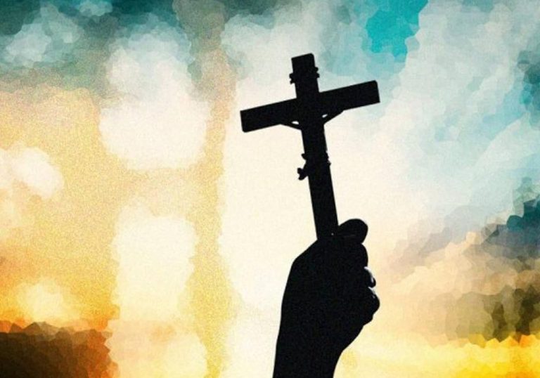 حملة تبشير للمسيحية في جامعة تثير غضب المغاربة.. أين أمير المؤمنين محمد السادس؟