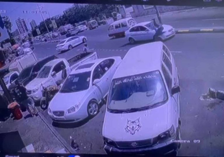 اليمن.. فيديو مؤلم يوثق لحظة دهس شرطي مرور في عدن اليمن.. فيديو مؤلم يوثق لحظة دهس شرطي مرور في عدن