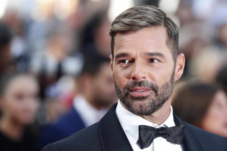 رجل يخضع لـ30 عملية تجميل ليشبه ريكي مارتن ولكن النتائج غير متوقعة ريكي مارتن