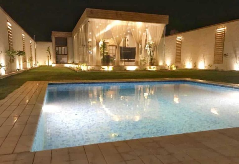 فتيات فلبينيات بصور فاضحة في أحد الشاليهات بالسعودية