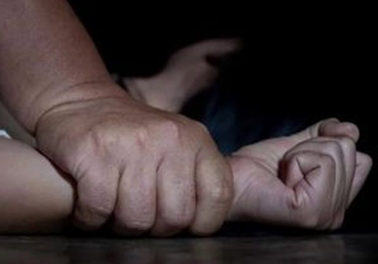 مقاطع جنسية بالجملة.. صدفة تفضح مدرب شهير صور نفسه وهو يغتصب ضحاياه