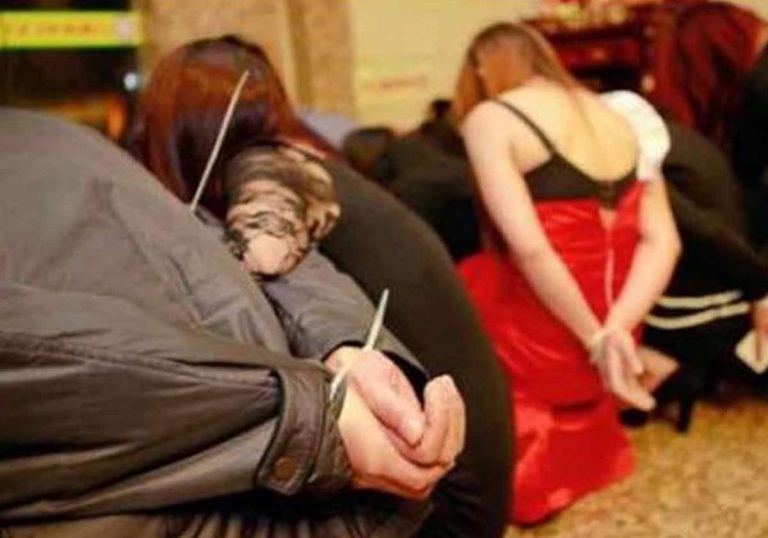 مجددا.. ضبط مجموعة كبيرة من عاملات الجنس في الخوير ومخاوف من تفشي الإيدز مجددا.. ضبط مجموعة كبيرة من عاملات الجنس في الخوير ومخاوف من تفشي الإيدز
