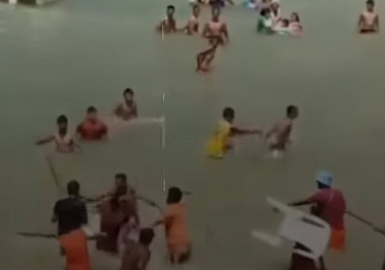 معركة في البحر.. "معاكسة بنات" تتسبب بكارثة على شاطئ مصري