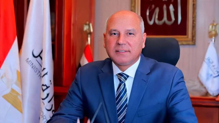 إيرادات السكة الحديد.. هل صدقت تصريحات كامل الوزير أم يبيع الوهم للمصريين؟ وزير النقل المصري كامل الوزير