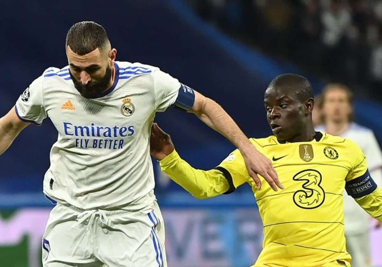 رقصٌ وغناء.. لاعبو الاتحاد يفاجئون بنزيما وكانتي في حافلة الاتحاد