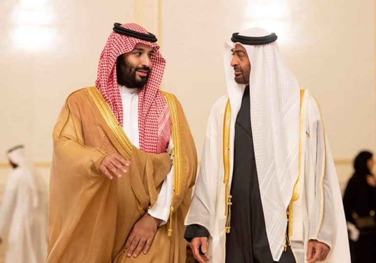 هل يغضب ابن سلمان من تصرف وزير داخليته تجاه محمد بن زايد؟ (فيديو) هل يغضب ابن سلمان من تصرف وزير داخليته تجاه محمد بن زايد؟ (فيديو)