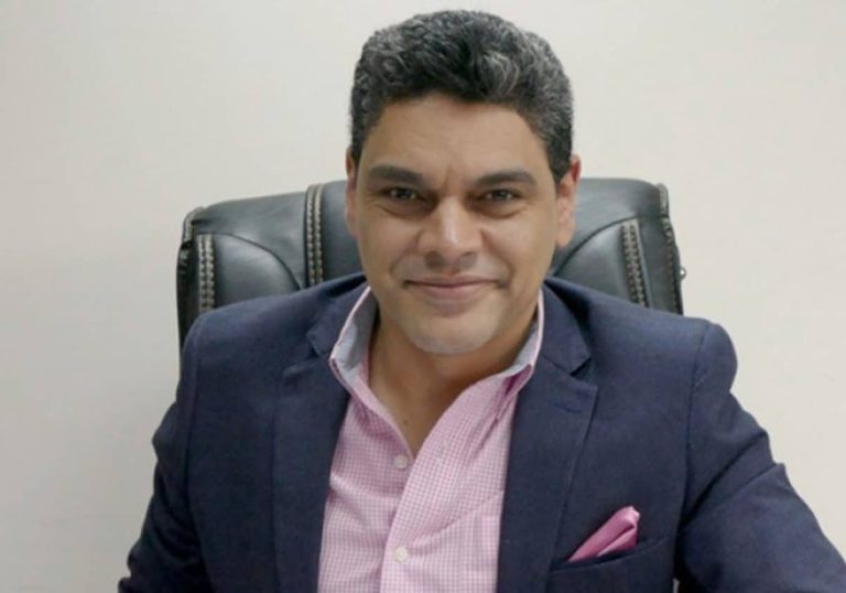 بعد تجاوزه الخطوط الحمراء.. معتز عبد الفتاح يتراجع عن انتقاد السيسي ويتمسك ببقائه بعد تجاوزه الخطوط الحمراء.. معتز عبد الفتاح يتراجع عن انتقاد السيسي ويتمسك ببقائه