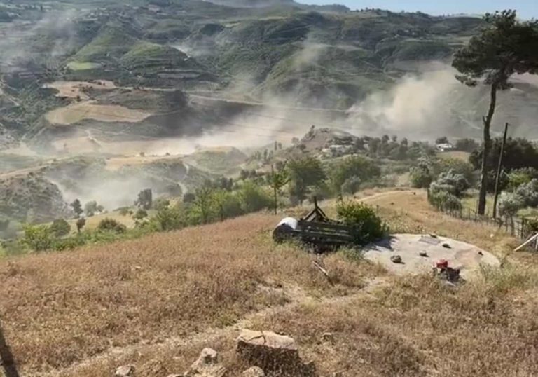 مقاطع مخيفة لزلزال أضنة.. أتراك ألقوا بأنفسهم من الشرفات وجبال تتحرك