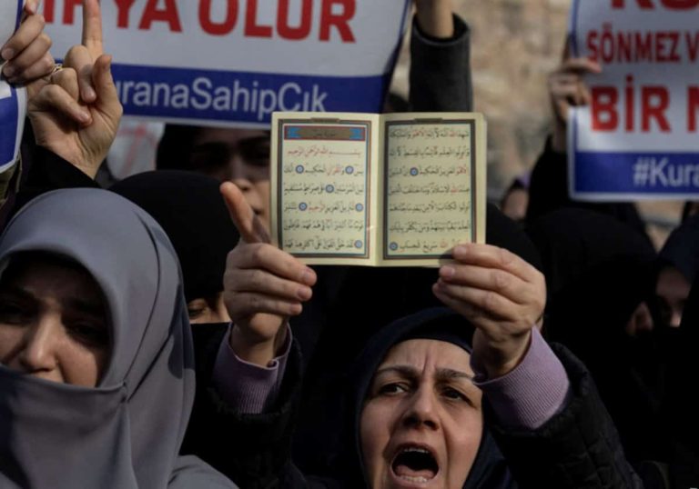 مليارية لنصرة المصحف.. حملة غضب عالمية بعد إحراق نسخة من القرآن بالسويد مليارية لنصرة المصحف.. حملة غضب عالمية بعد إحراق نسخة من القرآن بالسويد