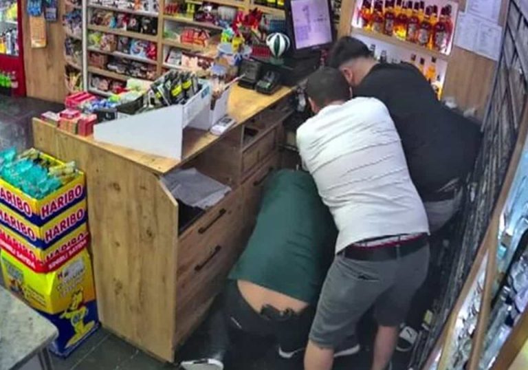 صدمة في تركيا.. هجوم مسلح وقتل بدم بارد من المسافة صفر والسبب "ثأر عائلي"