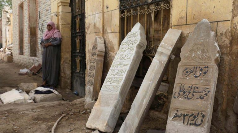 في قبره.. أحمد عرابي يدفع ثمن عشق حكومة السيسي لمشروعات الطرق هدم المقابر التاريخية في مصر