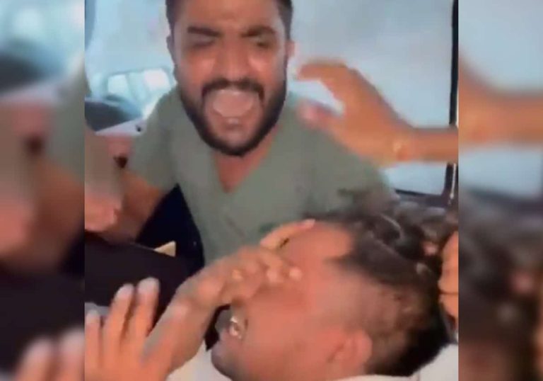 اعتداء وحشي.. هندوسي متطرف يجبر مسلما على لعق قدمه