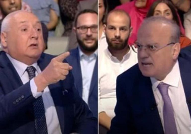 عراك عنيف على الهواء بين وزير لبناني سابق وإعلامي (فيديو)