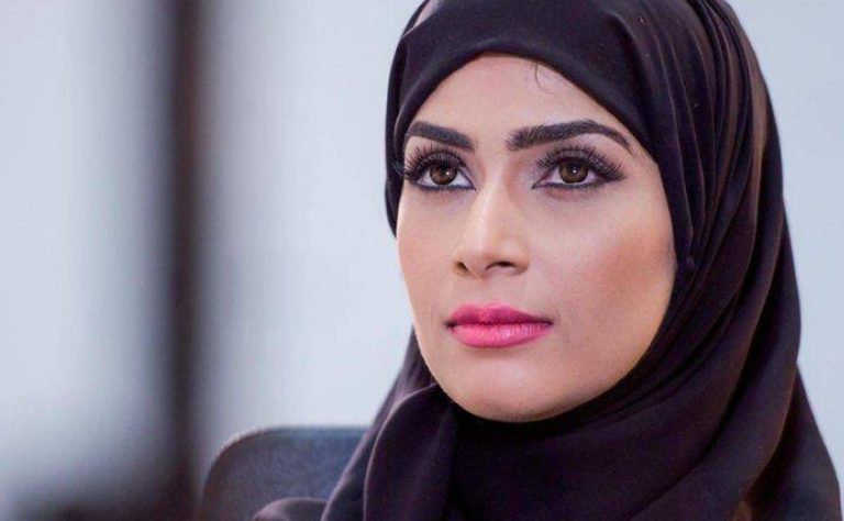 وفاة الشاعرة العمانية هلالة الحمدانية
