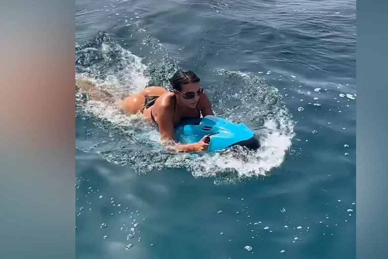 جورجينا رودريغيز بكيني خيط