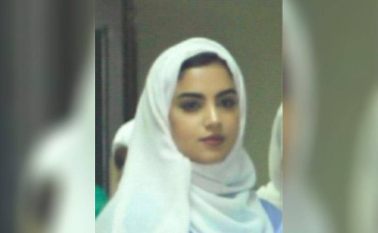 ناشطة عُمانية تقارن الحج بصلالة وتثير موجة غضب ضدها!