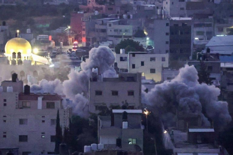 زوجة الشهيد عبدالفتاح خروشة تتحدّى “إسرائيل” بعد تفجير منزلها (فيديو) تفجير منزل الشهيد عبدالفتاح خروشة