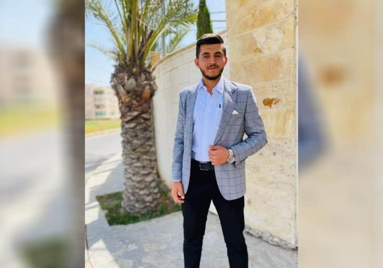 هذا ما حدث عند قبر طالب أردني توفي بطريقة مأساوية وأحزن الأردنيين
