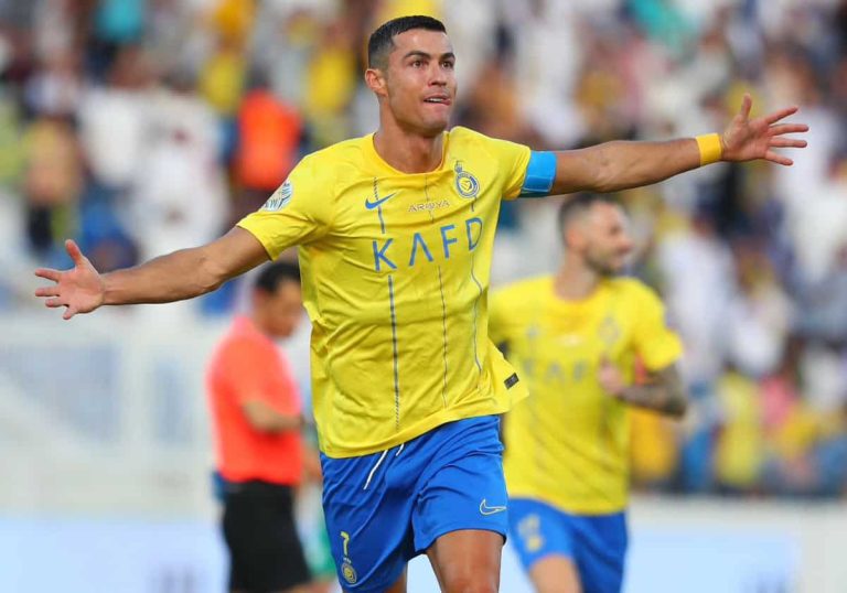رونالدو في الصدارة.. أغلى 10 رواتب لاعبين في كرة القدم حالياً كريستيانو رونالدو