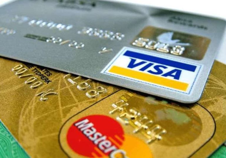 لماذا أوقفت تركيا استخدام بطاقات الائتمان لأغراض السفر؟
